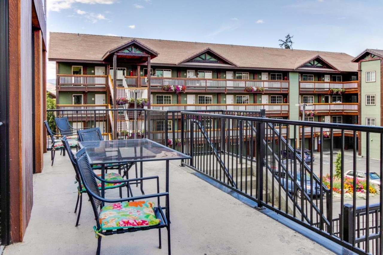 Chelan Resort Suites: Water Sunset Exterior photo