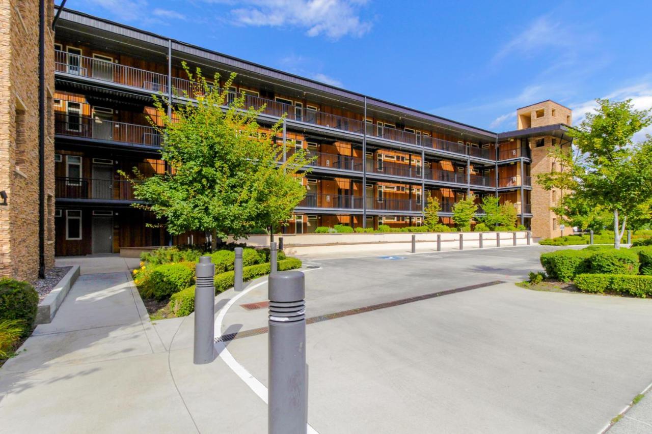 Chelan Resort Suites: Water Sunset Exterior photo