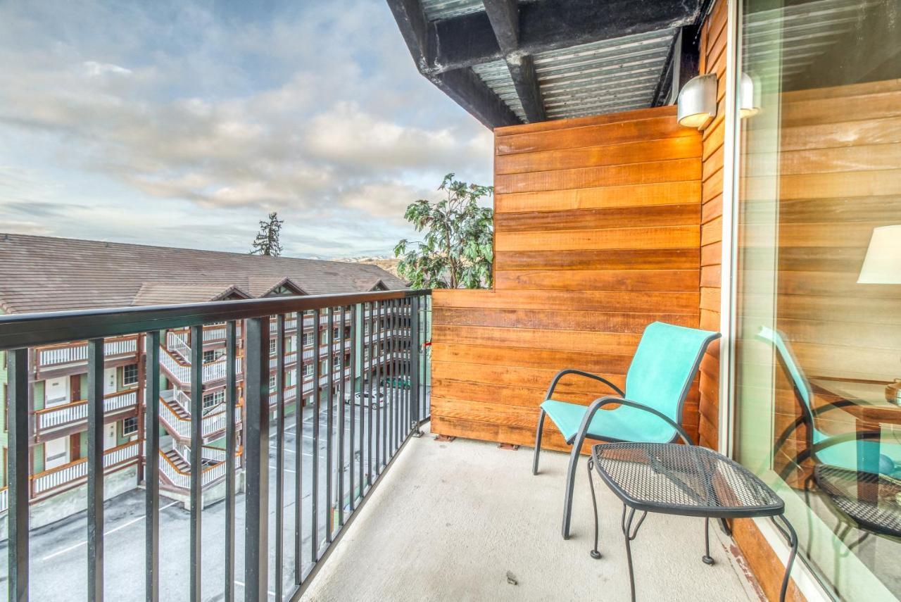 Chelan Resort Suites: Water Sunset Exterior photo