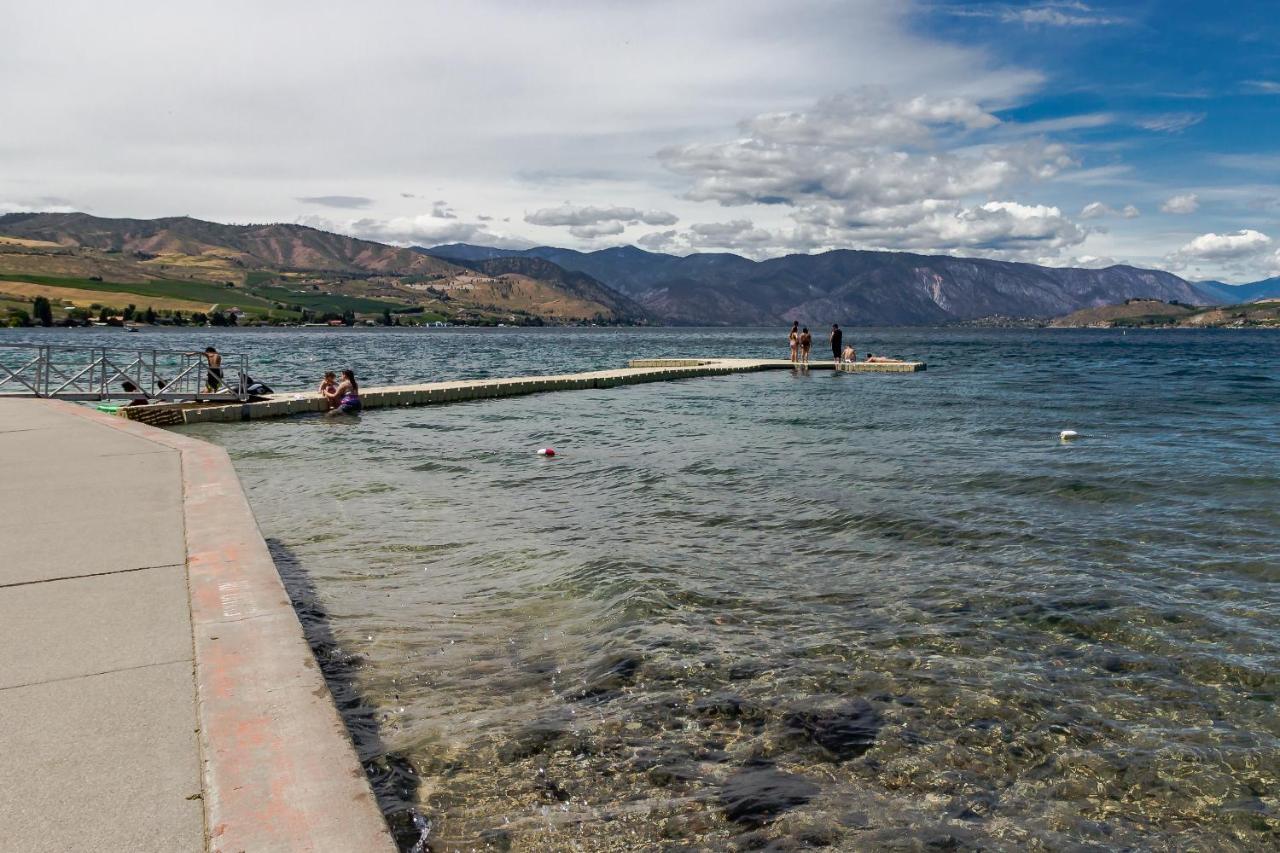 Chelan Resort Suites: Water Sunset Exterior photo
